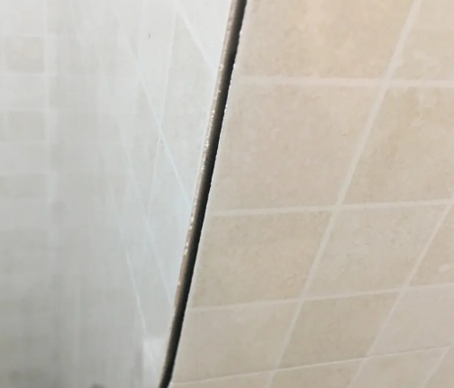 岭东瓷砖空鼓维修公司分享阳台瓷砖脱落的修复过程可以分为以下几个步骤